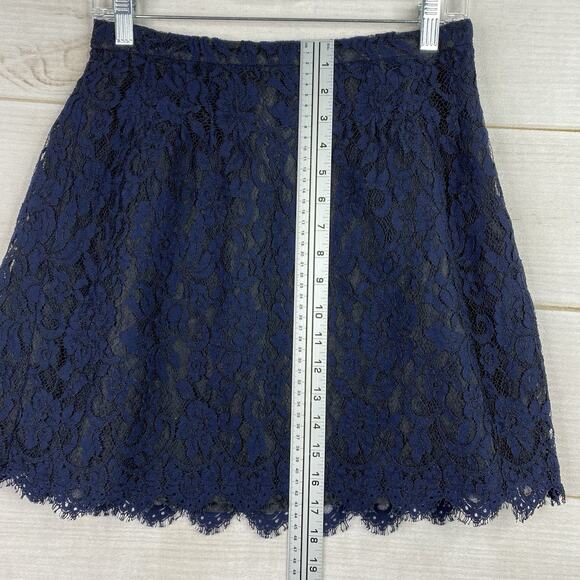 J.Crew Mini Skirt Sz 2 Navy Blue Lace Overlay Lined Side Zip Floral Scalloped - Picture 4 of 8